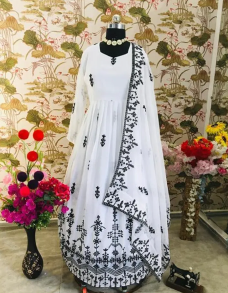 White suit for women - Image 4